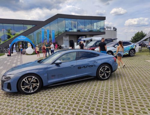 Podczas Electro Moto Show w Dobrodzieniu zwiedzający testowali najnowsze samochody elektryczne