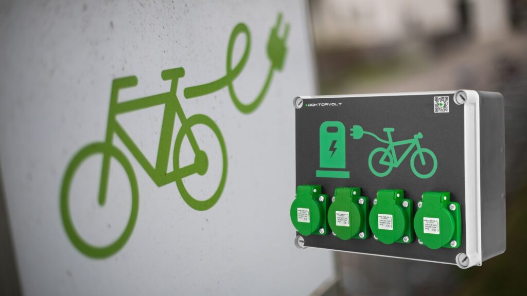 Cztery gniazda, jeden cel – komfortowe ładowanie rowerów elektrycznych z Doktorvolt