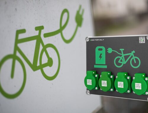 Vier Steckdosen, ein Zweck – bequemes Laden von Elektrofahrrädern mit Doktorvolt